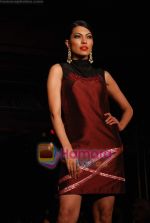 Model walk the ramp for Rahul Gunjan at Day 2 Blenders Tour fashion show on 4th Spt 2010 (31).JPG